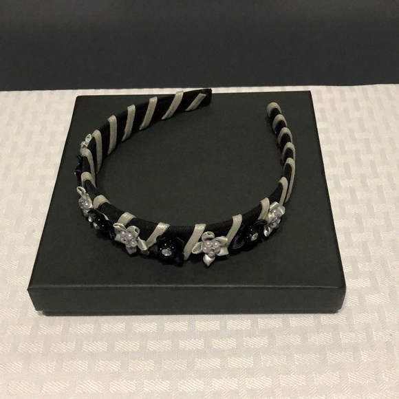 Girl’s hand decorated headband - Picture 1 of 4